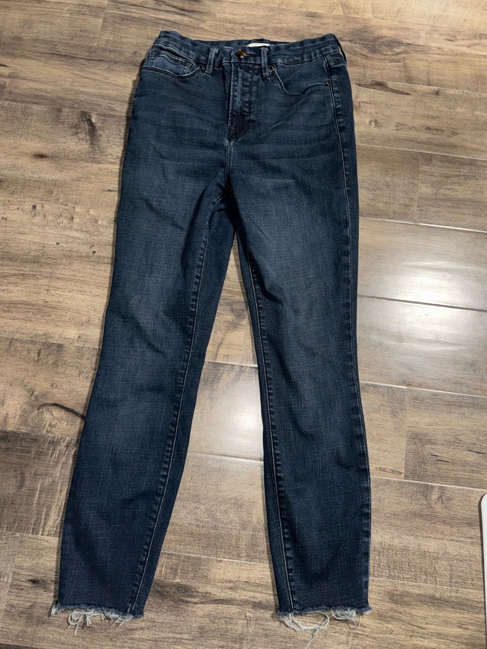 Good American Good Waist Raw Edge Crop Jean 6/28